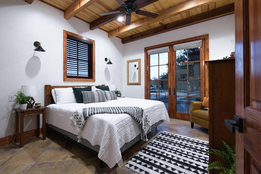 Little Dutch Cabin #3 - 12 Min To Magnolia-Baylor Bellmead Ngoại thất bức ảnh